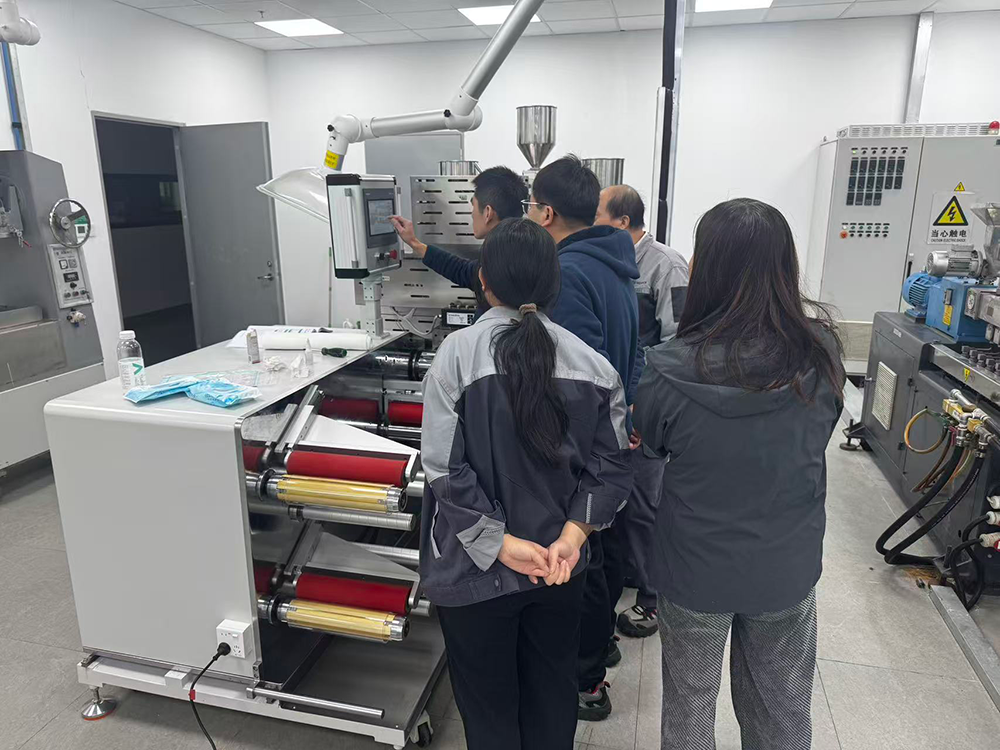 三层流延机破解特种薄膜量产难题的工程案例